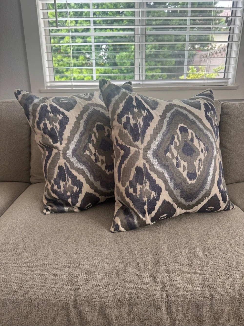 Kim Seybert SET OF 2 throw down insert grey and white ikat pattern throw pillows